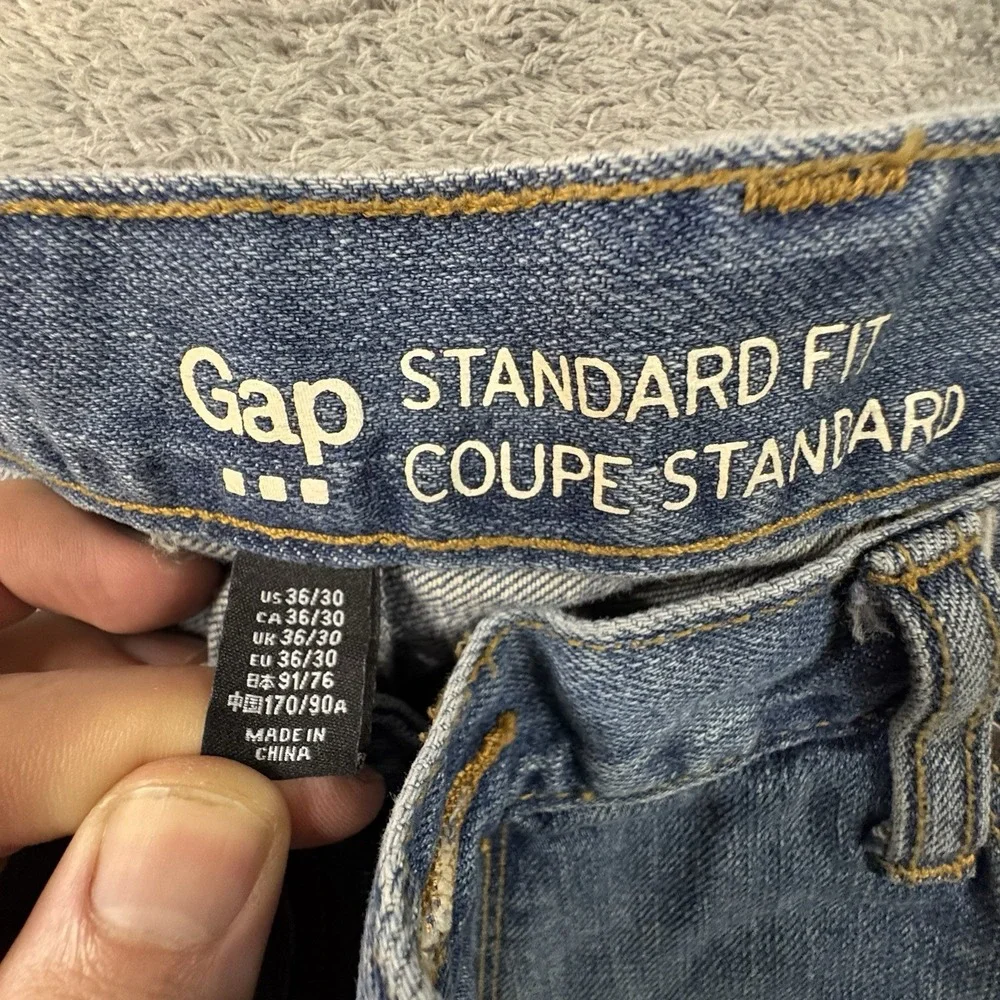 Gap Men's 37.5x30 Blue Standard Fit Straight Leg Medium Wash Jeans SEE DESCRIP
